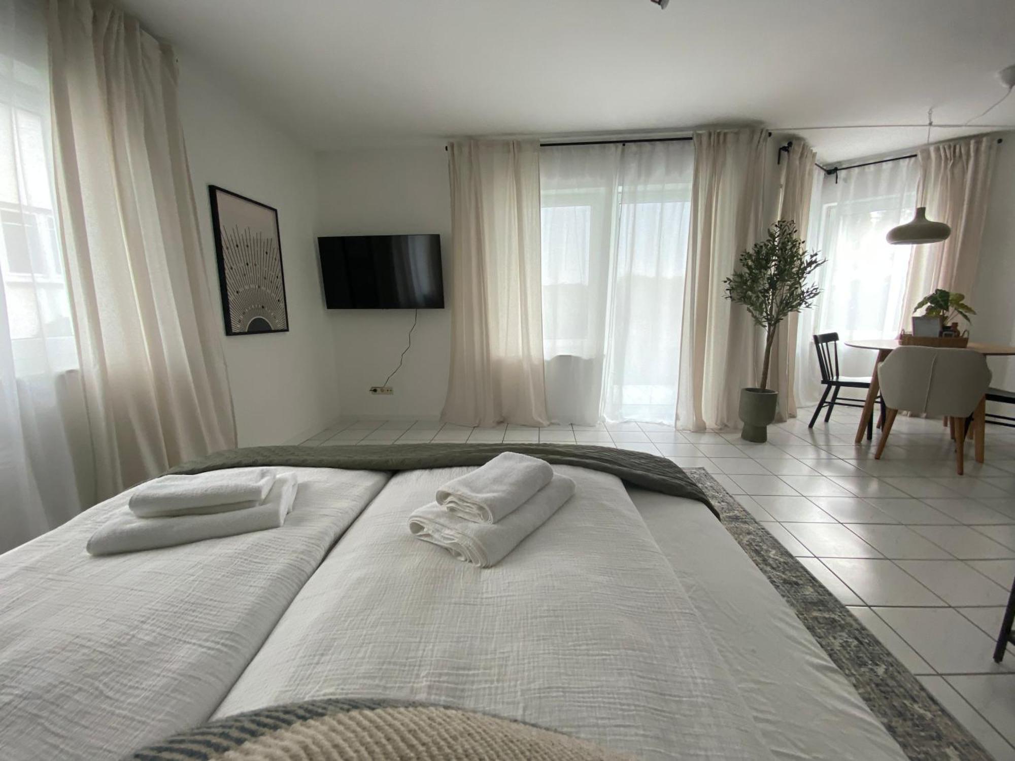Moderne Wohnung Mit Terrasse & Parkplatz; Naehe Bwzk & Amazon Koblenz  Kültér fotó